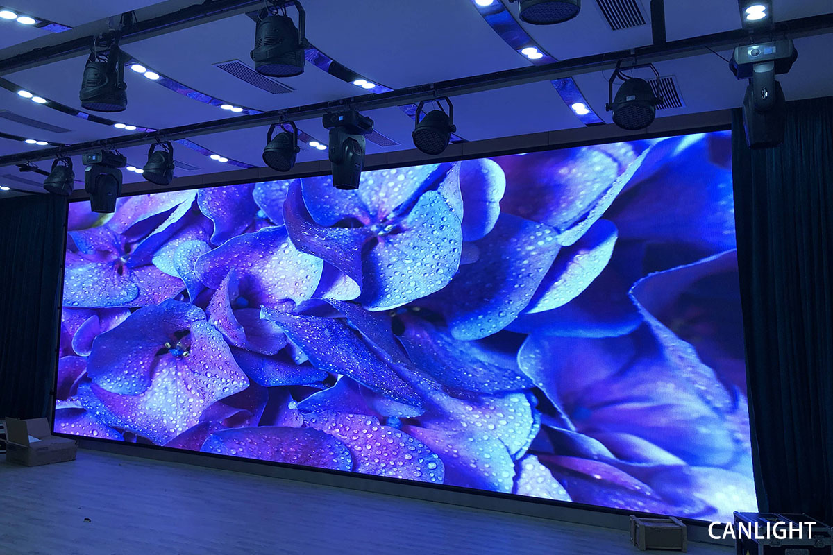 Glasses-free 3D LED Display in Education Conference Room