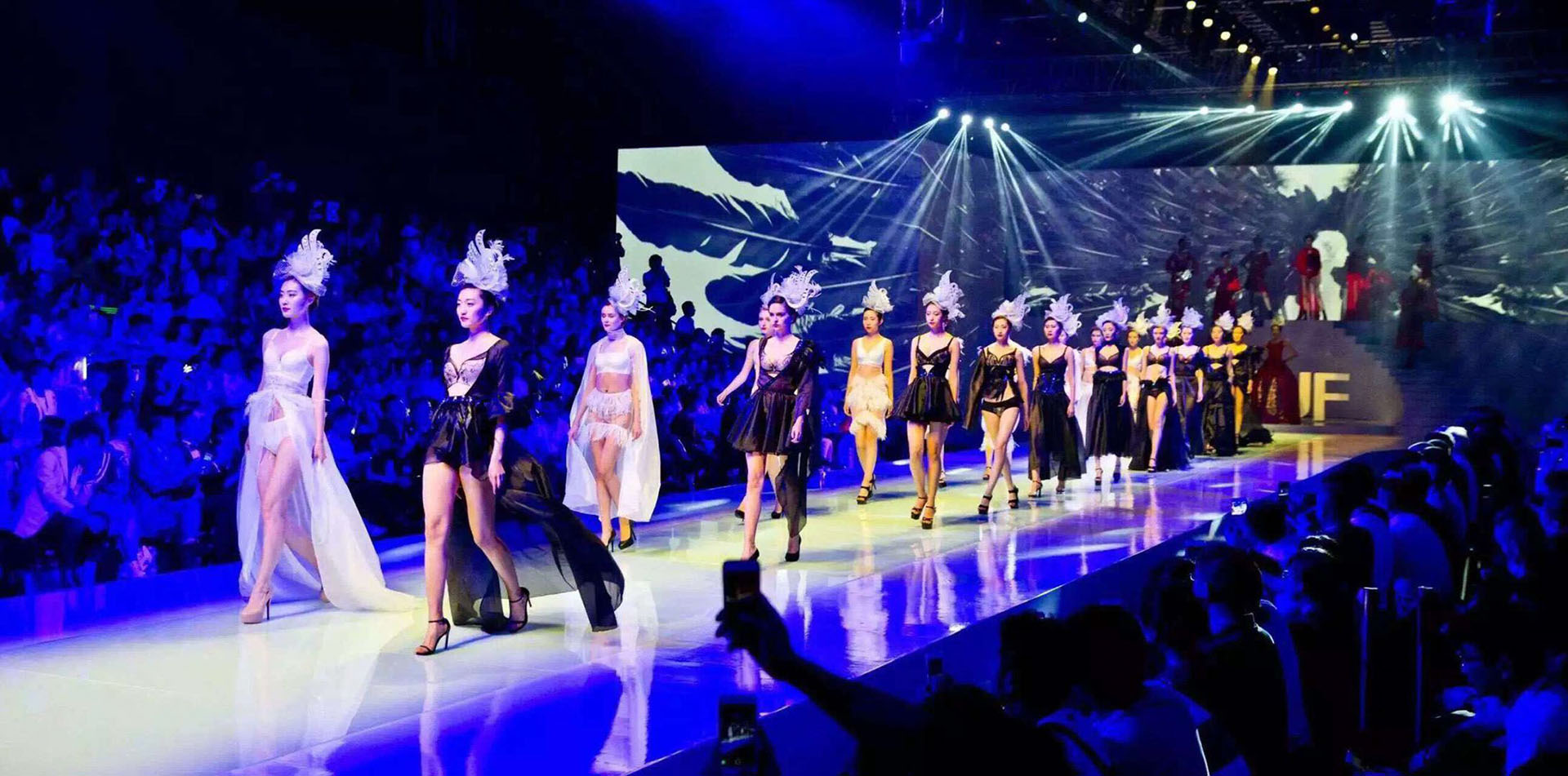 Home - CANLIGHT: Professional LED Display Screen Video Wall Manufacturer